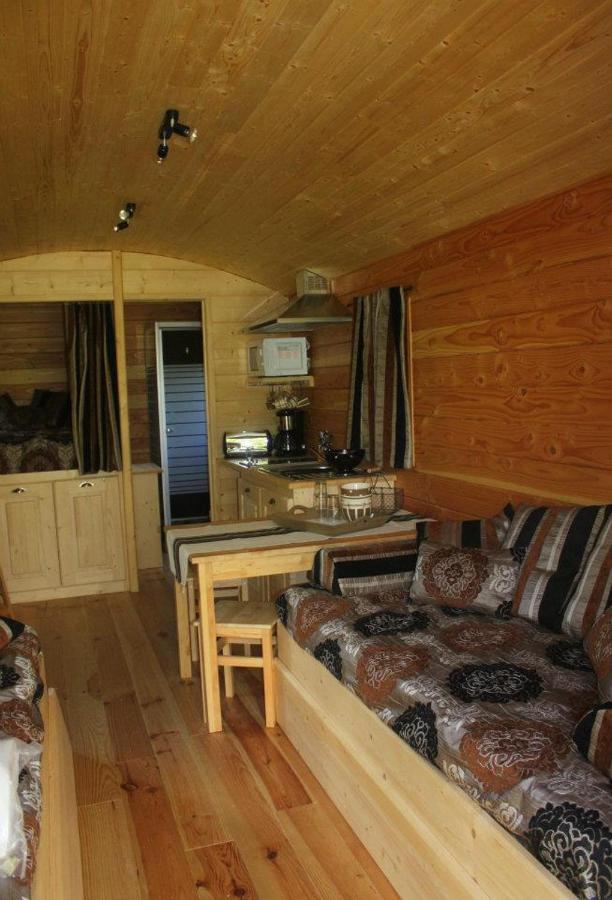 Les Roulottes De Dilou Cerise Hotell Matha Exteriör bild